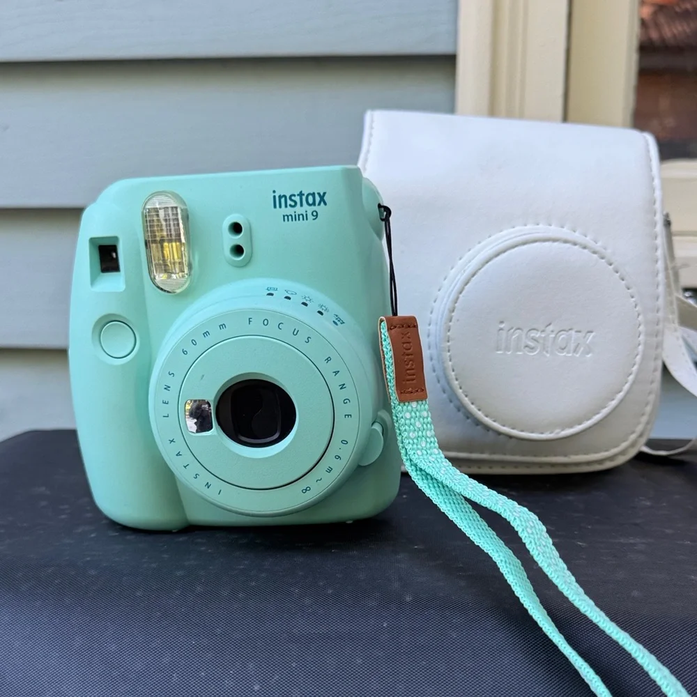Fujifilm Instax Mini 9 - Light Blue Teal with White Case
